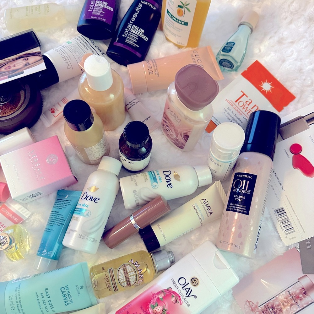 Assorted Beauty Samples - Picture 2 of 3